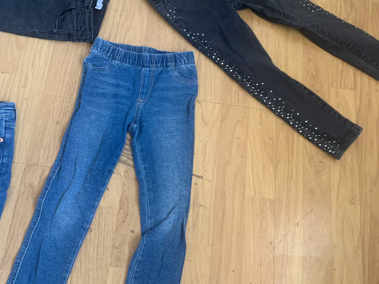 Billede 4 - Tøj pakke med bukser 