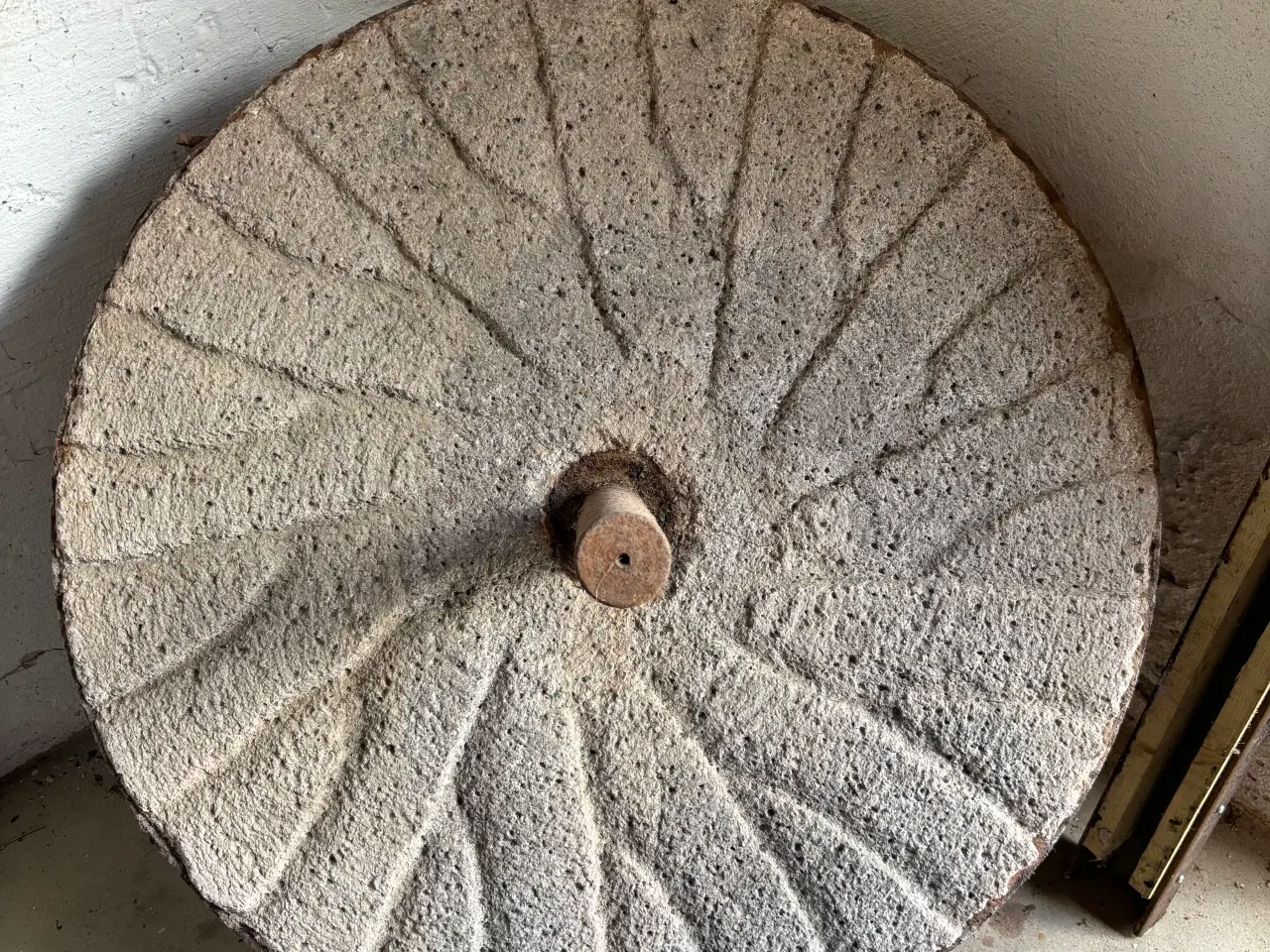 Billede 1 - Møllesten