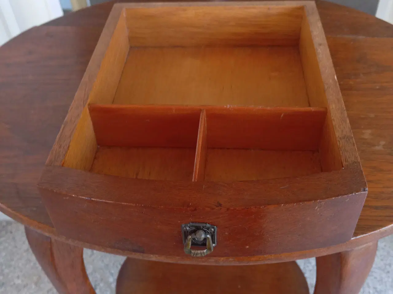 Billede 5 - Tobaks Bord i Egetræ.