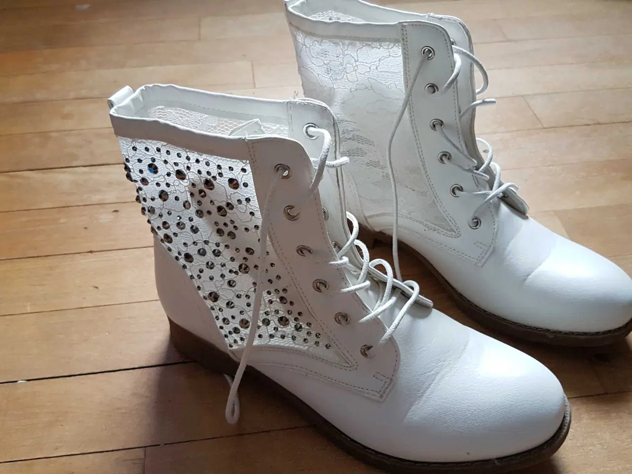 Billede 1 - Hvide Støvler 