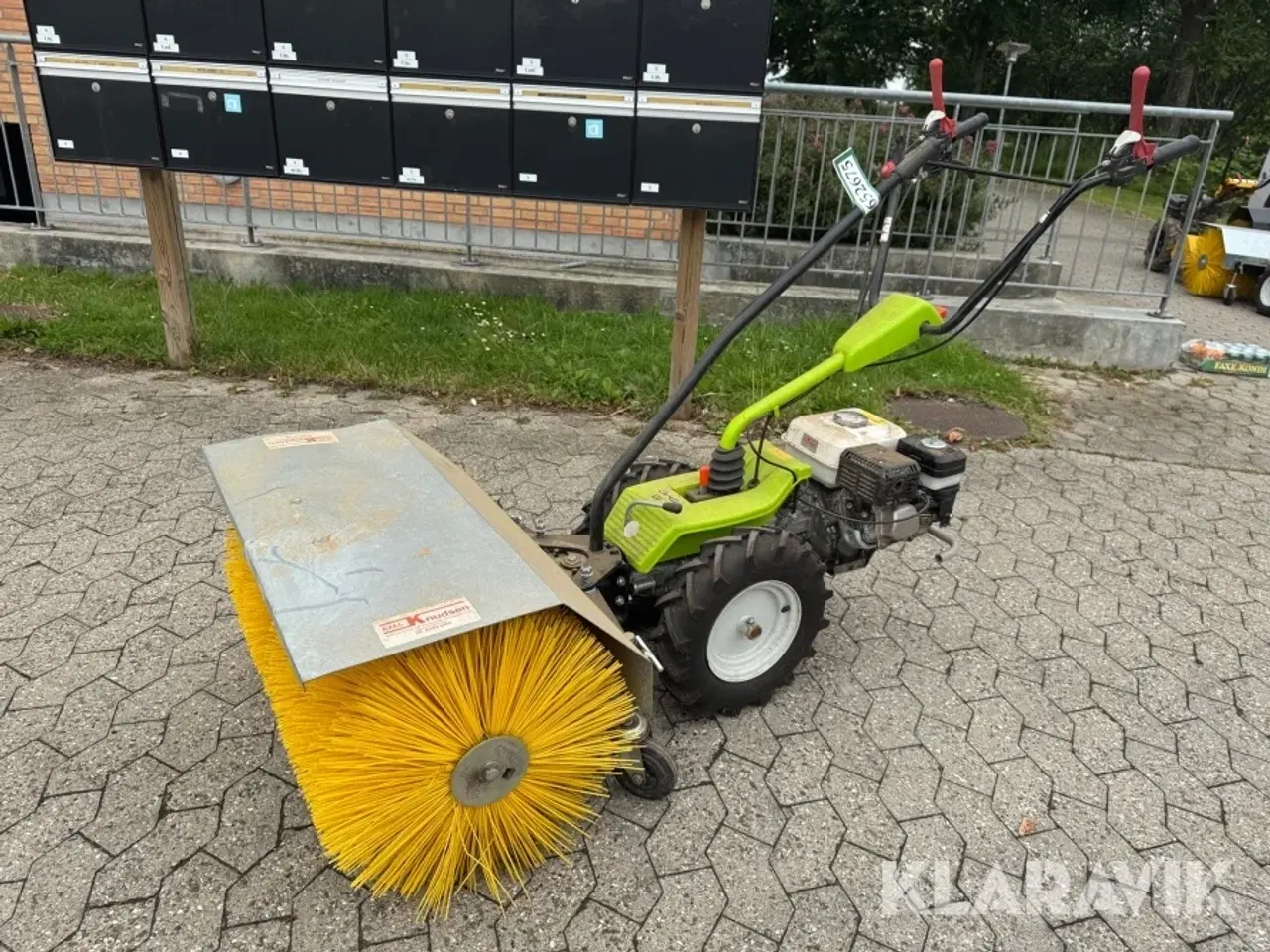 Billede 1 - Redskabsbærer Grillo G52 med kost