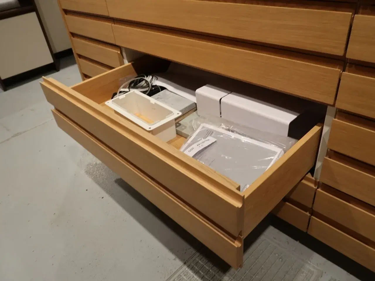 Billede 15 - Køkkenø i egetræ m. marmorbordplade FORM PLUS+