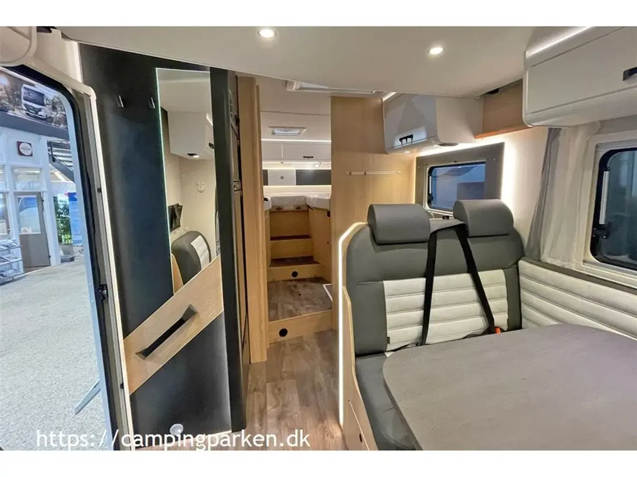 Billede 6 - 2024 - SunLight T 68 Adventure Edition Sunlights mest solgte, med hæve-/sænkeseng og meget udstyr