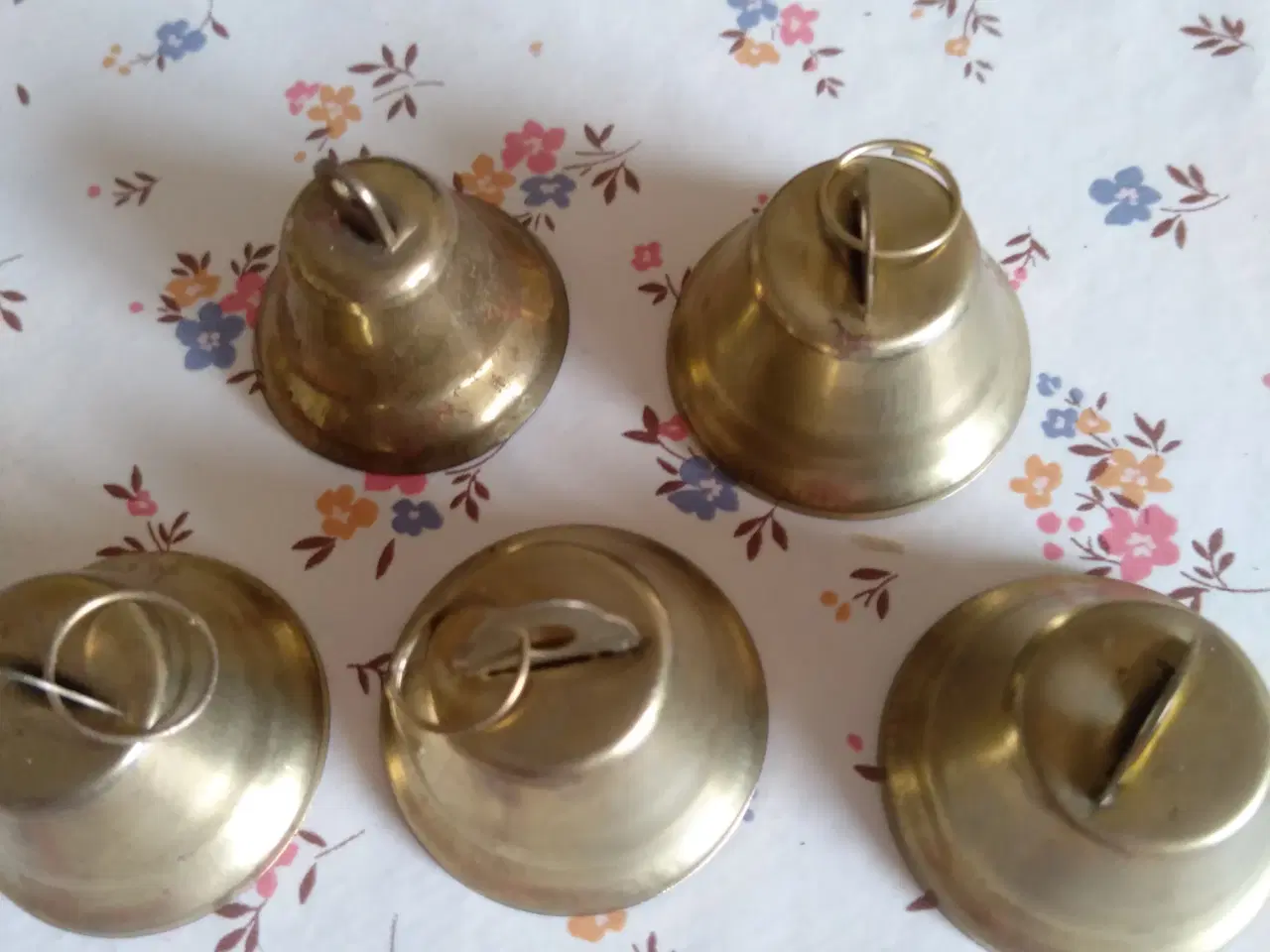 Billede 20 - Julepynt, krus, lysestager, nissehuer m.m.