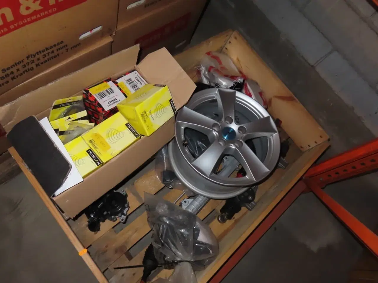 Billede 16 - 14 Paller med Autoreservedele