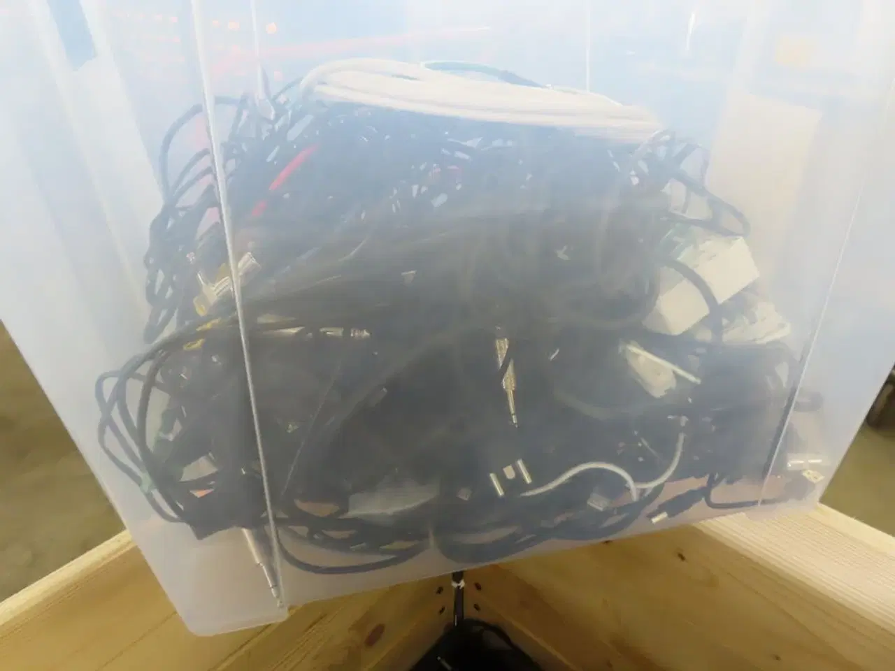 Billede 3 - Palle med rester fra TC ELECTRONIC