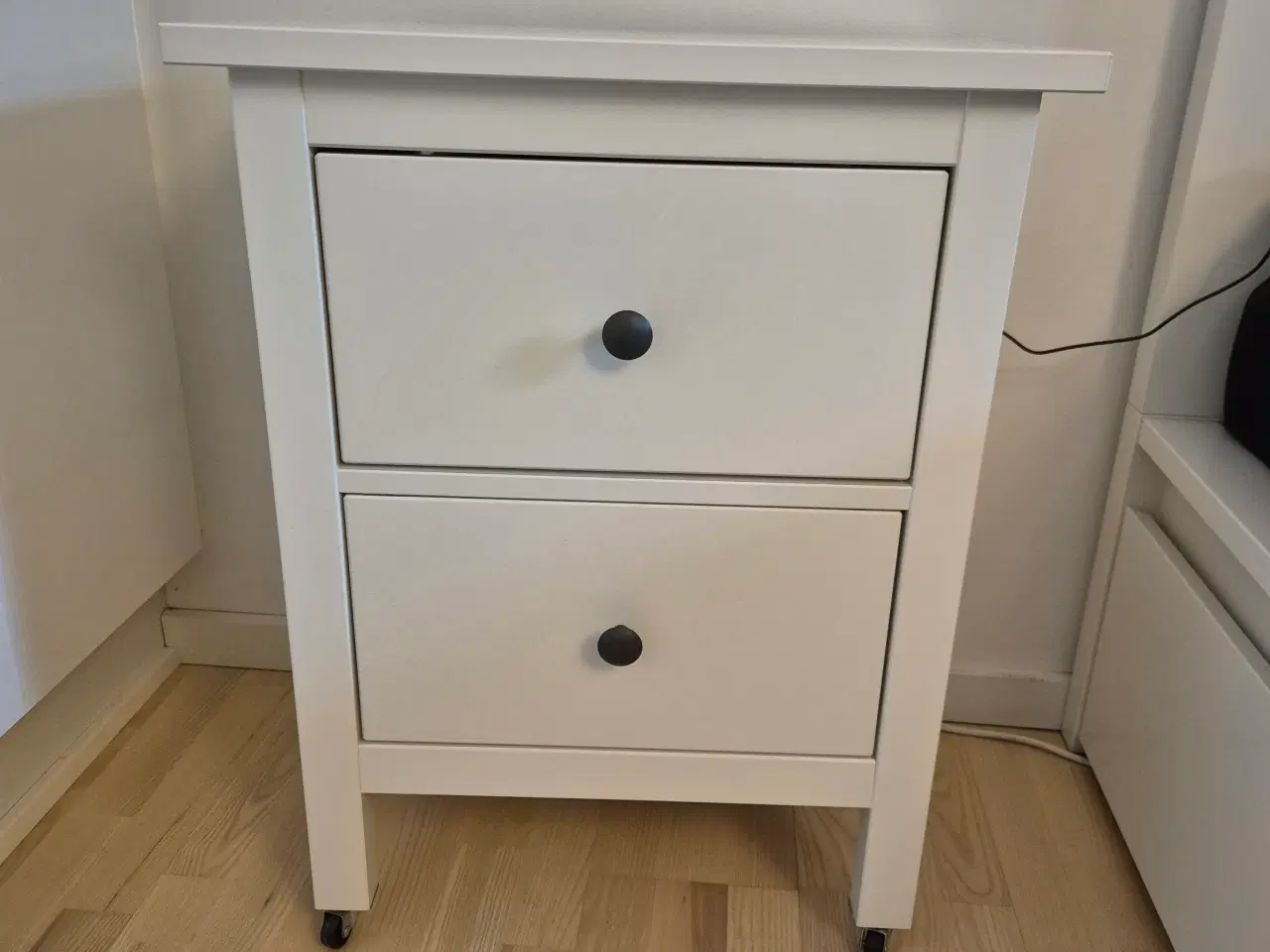 Billede 2 - Sengeborde IKEA - HEMNES Kommode 2 skuffer, hvid