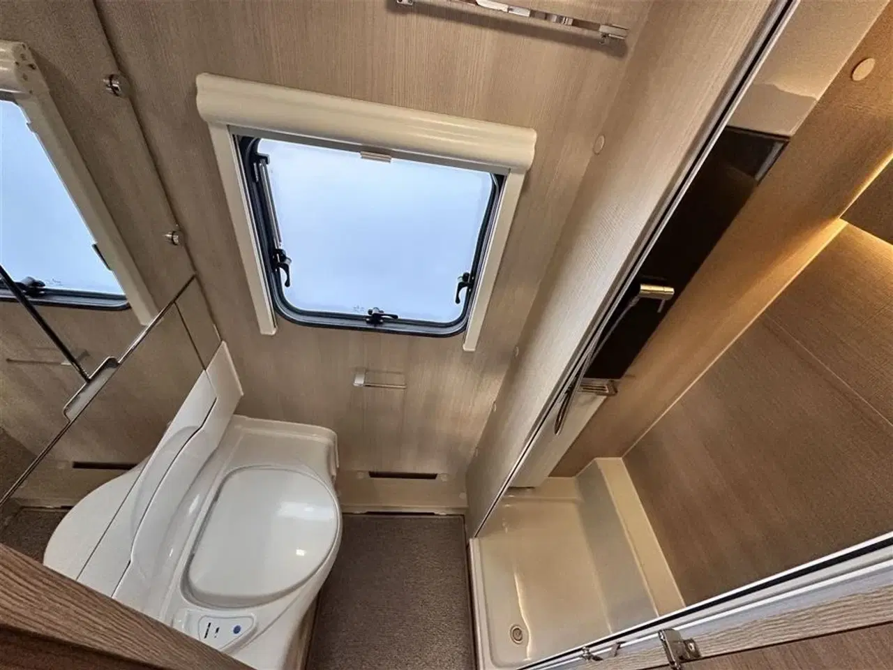 Billede 13 - 2020 - Adria Adora 573 PT Supreme   Super flot køjevogn med 3 Køjer