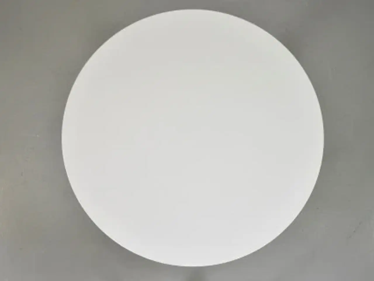 Billede 2 - Rundt cafébord med hvid plade, ø 90 cm.