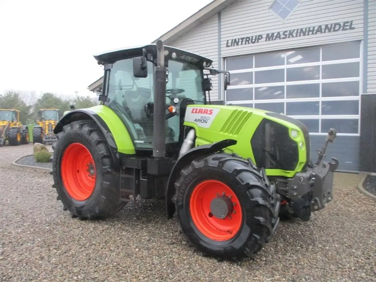 Billede 16 - CLAAS ARION 650 C-matic med frontlift, affjedret foraksel og affjedret kabine.