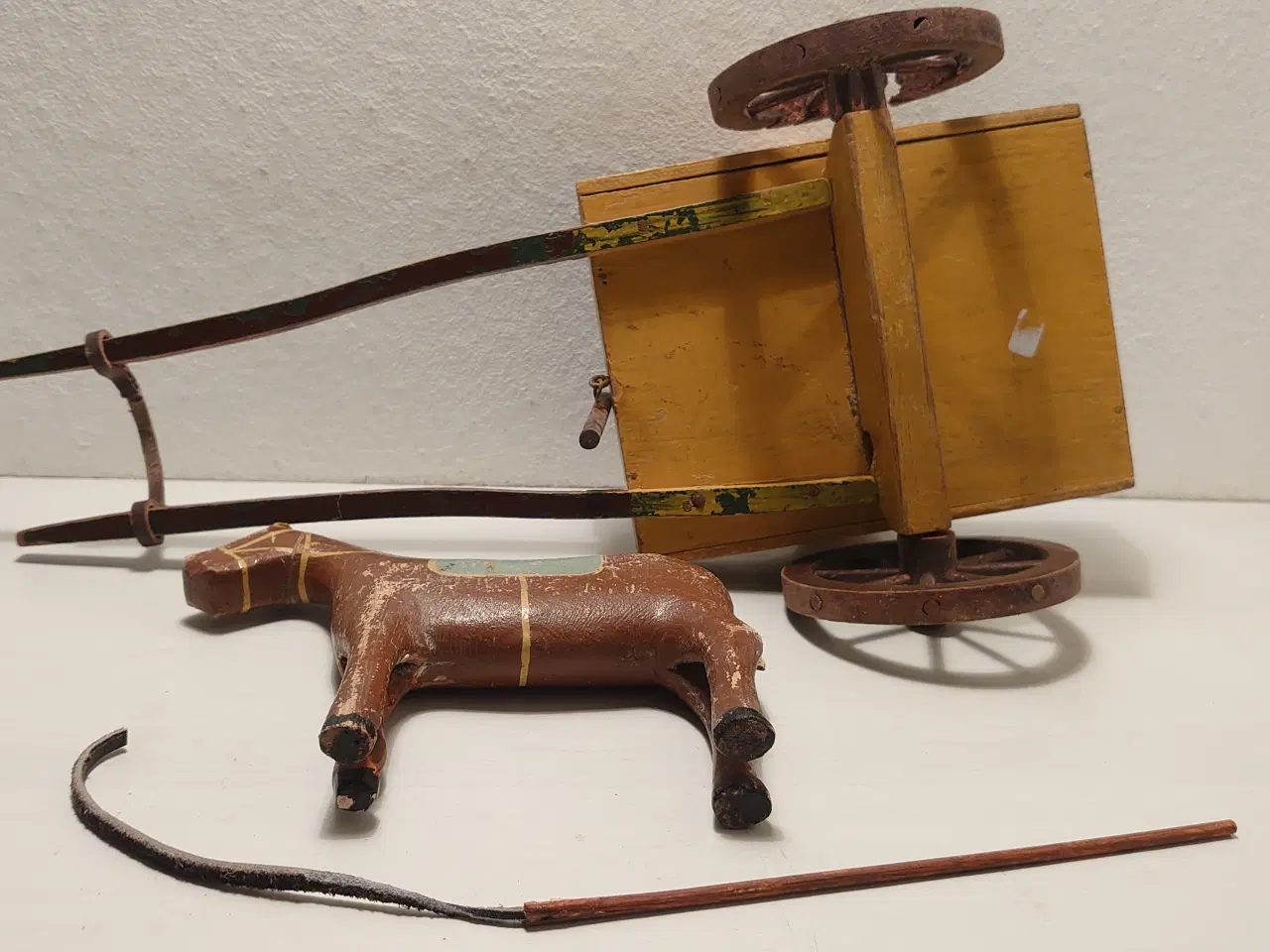 Billede 6 - Fængselslegetøj: Vogn med hest mm. Ca 1935. L 38cm
