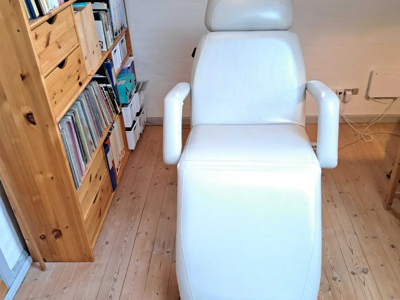 Billede 1 - "Sorisa" Kosmetologstol/Behandlerbriks