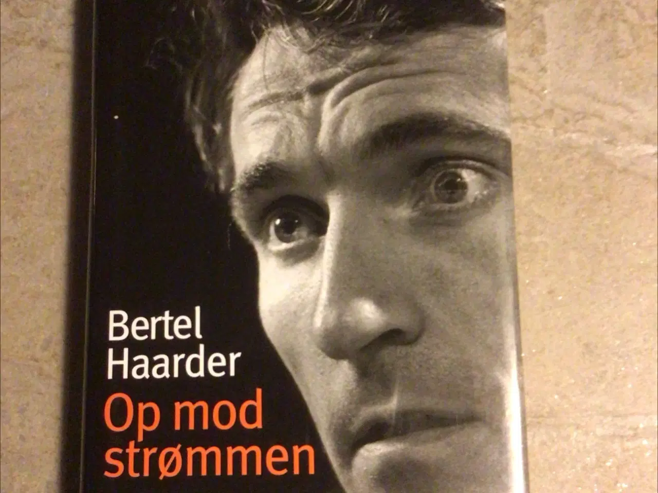 Billede 1 - Bertel Haarder.Titel Op mod strømmen