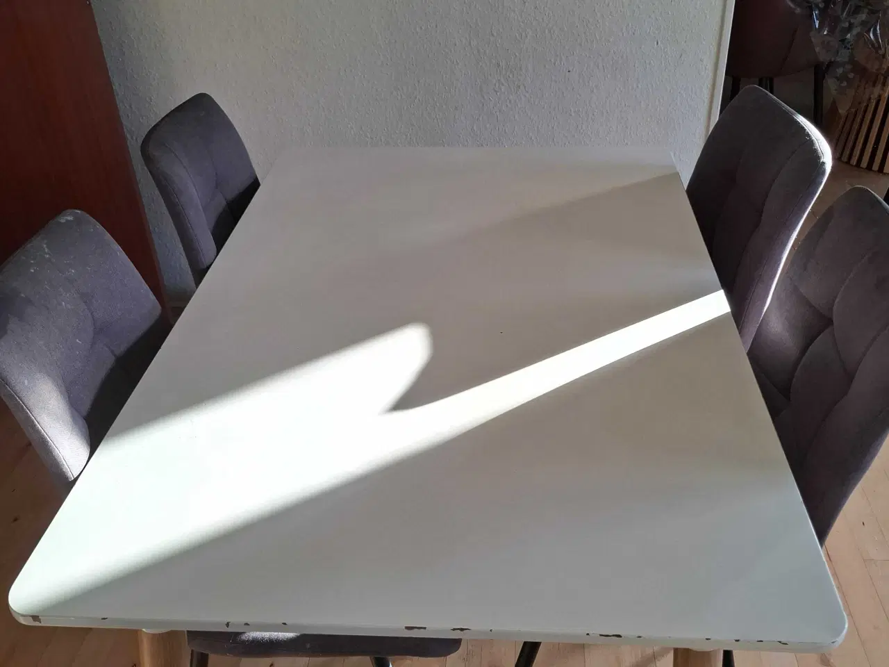 Billede 5 - Flot Spisebord med 5 Stole