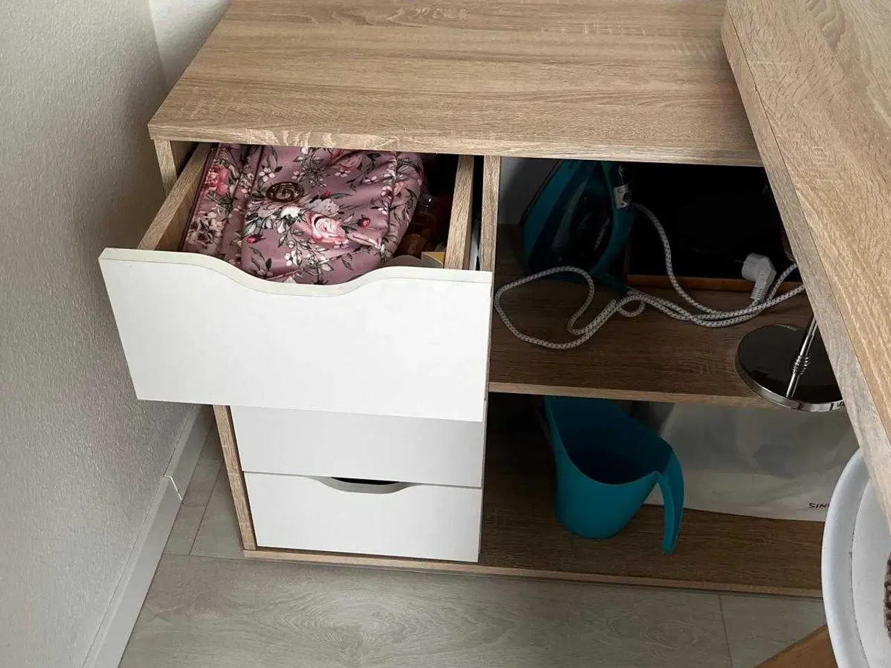 Billede 2 - Hjørneskrivebord fra Jysk