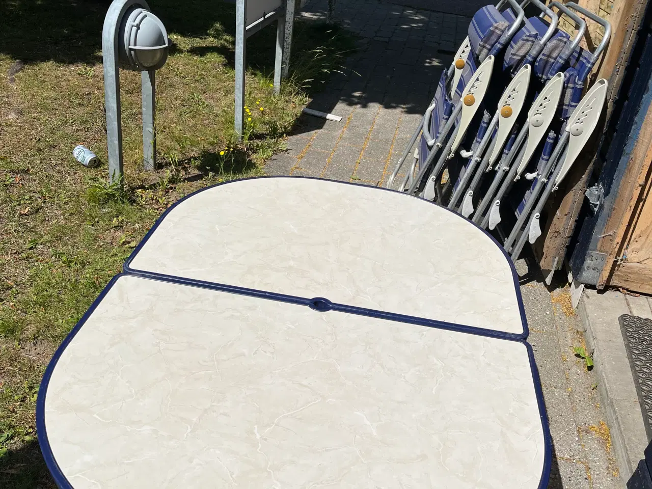 Billede 2 - Campingbord og4stole(lallemand) brugt. 