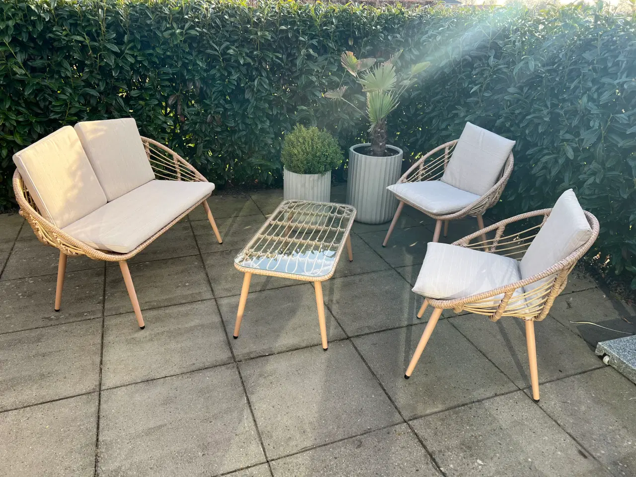 Billede 3 - Havemøbelset i lys polyrattan