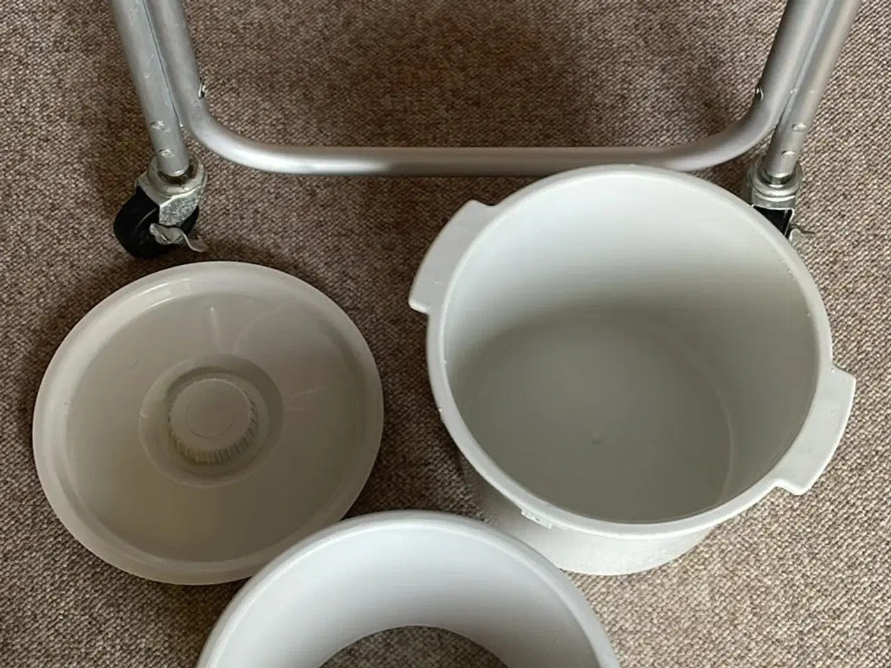 Billede 5 - Toiletstol med tilbehør