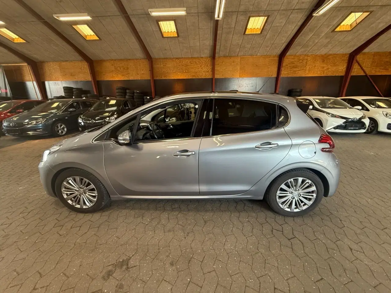 Billede 8 - Peugeot 208 1,5 BlueHDi 100 Allure Sky