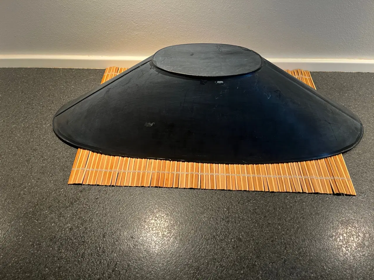 Billede 6 - Stor skulpturel metalskål L 55 cm – Letvægtsdesign