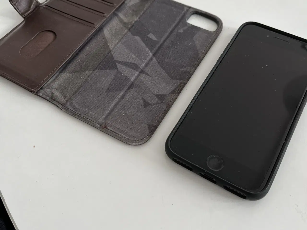 Billede 1 - iPhone7 med læderetui