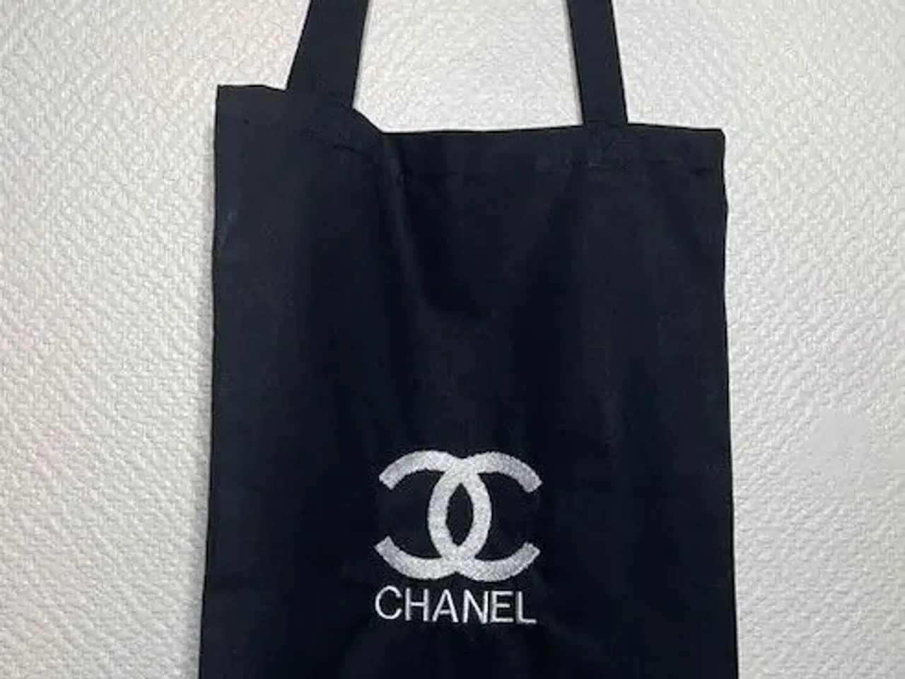 Billede 1 - Økologisk taske, med Chanel broderi;) 