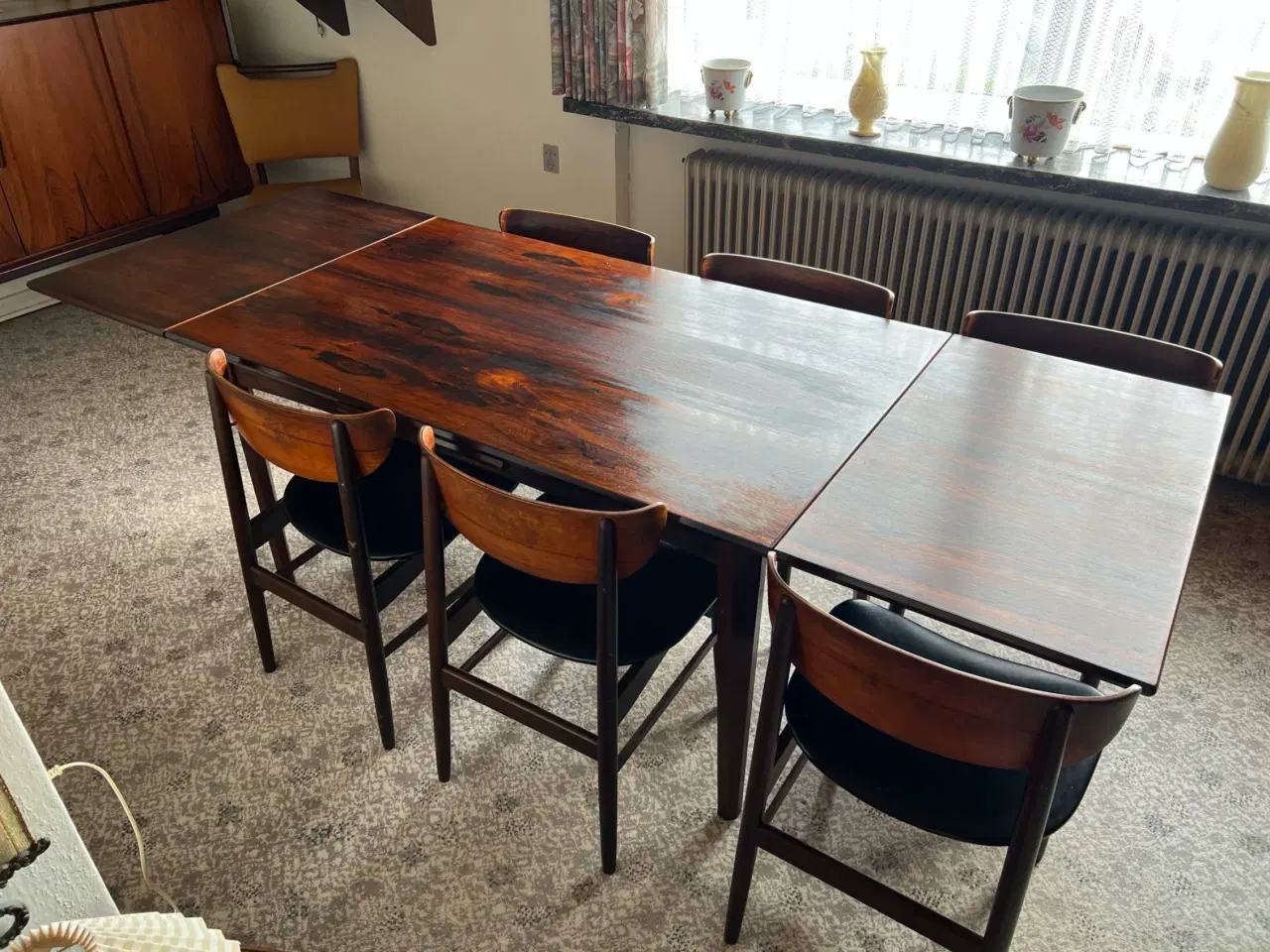 Billede 10 - Palisander spisebord med stole og skænk.