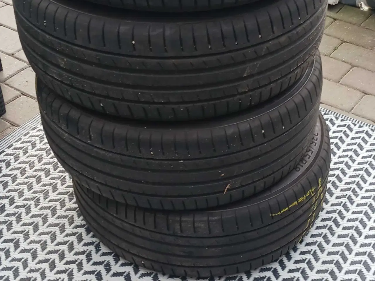 Billede 1 - Sommerdæk 235-55-R18