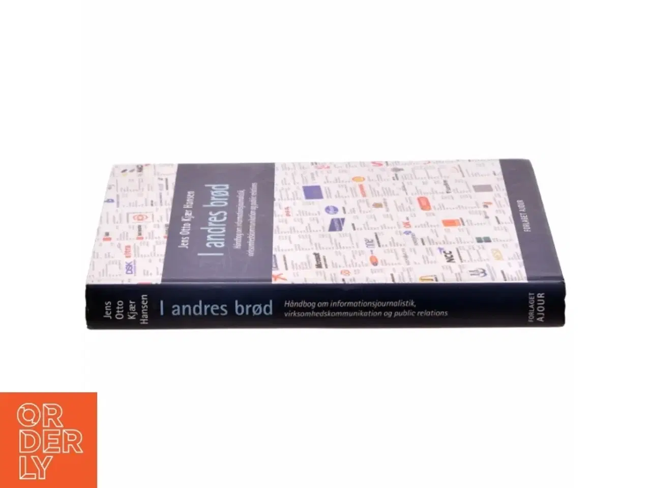Billede 2 - I andres brød : håndbog om informationsjournalistik, virksomhedskommunikation og public relations af Jens Otto Kjær Hansen (Bog)