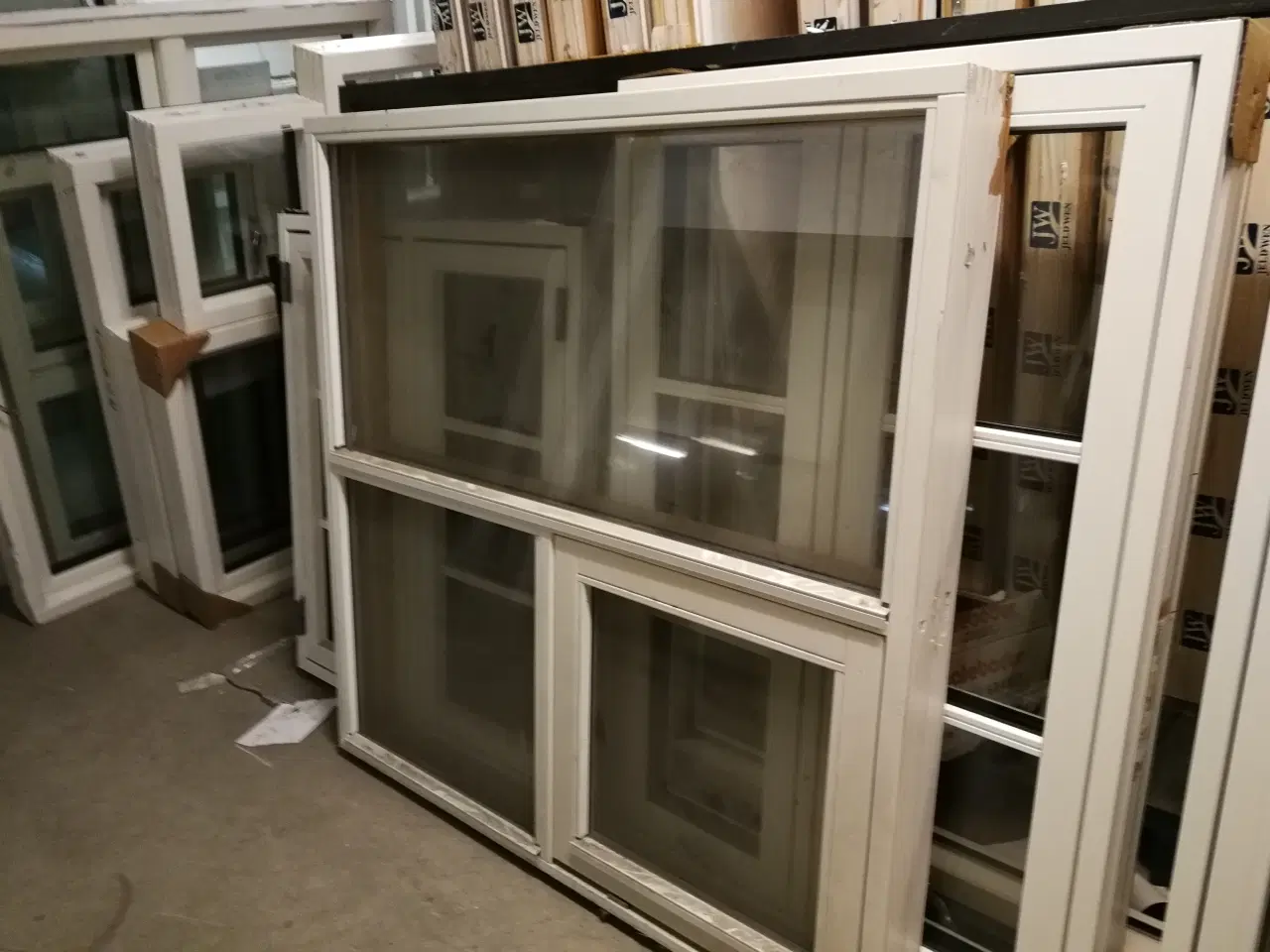 Billede 1 - NYT VINDUE 119,8 x 119,8, KR. 1600