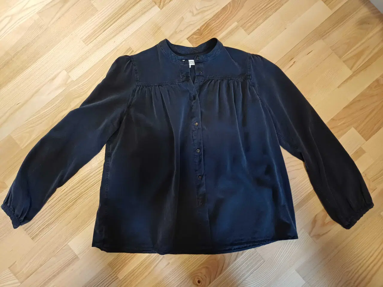 Billede 1 - Skjorte Elsk mørkeblå