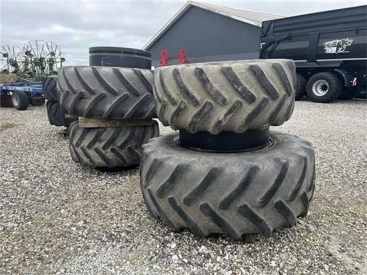 Billede 1 - Goodyear 710/70R38 TVILLINGHJUL M,LÅSE Nymalet Komplet sæt