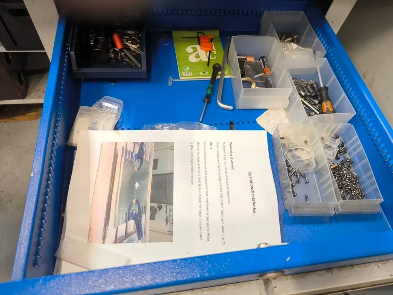 Billede 9 - Filebænk inkl. indhold (Lot 106-109 medf. IKKE!)
