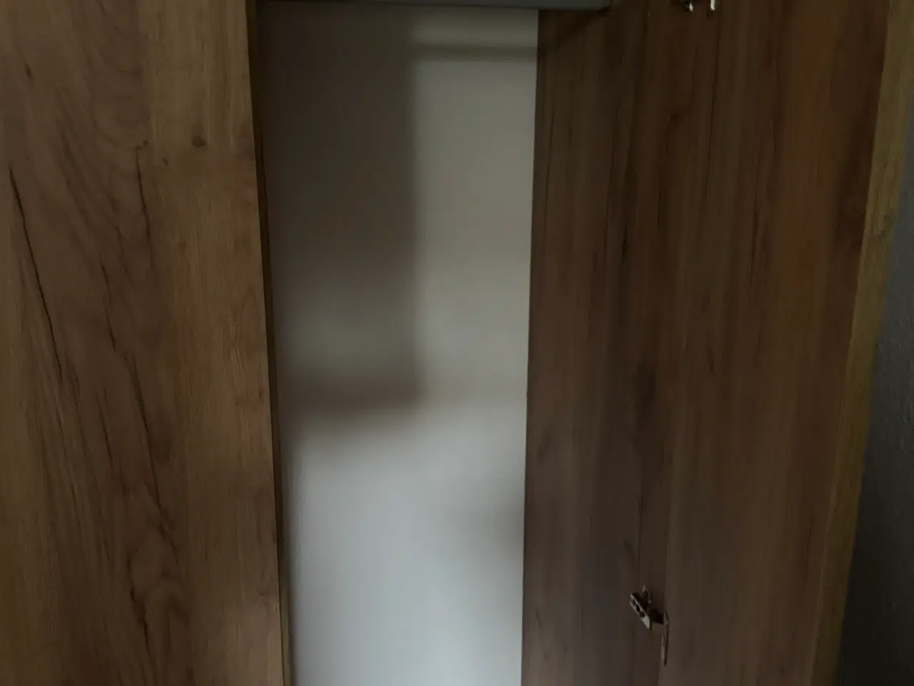 Billede 2 - Klædeskab stort