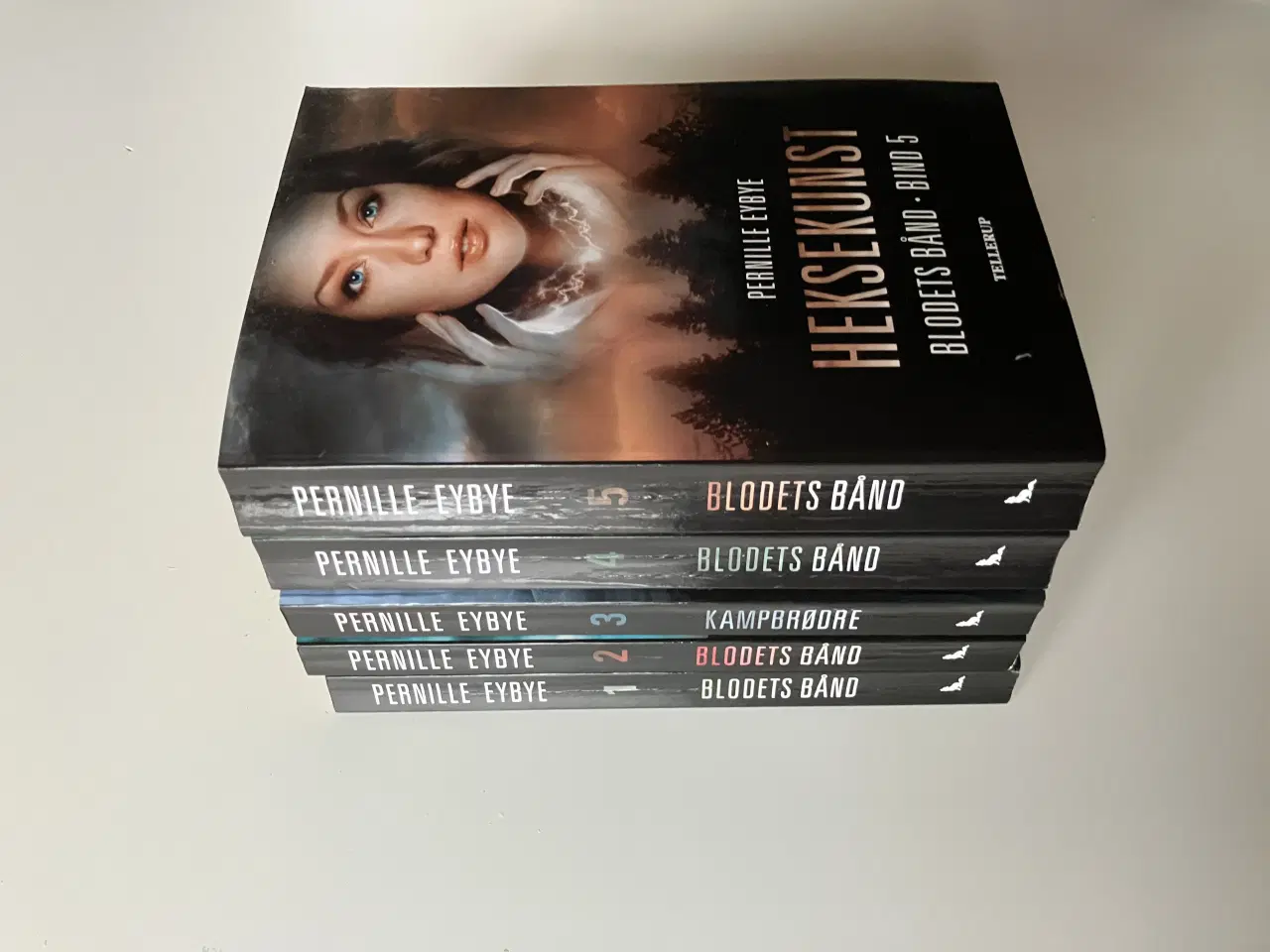 Billede 3 - Blodets bånd 1-5 (5 bøger samlet). Af Pernille Eyb