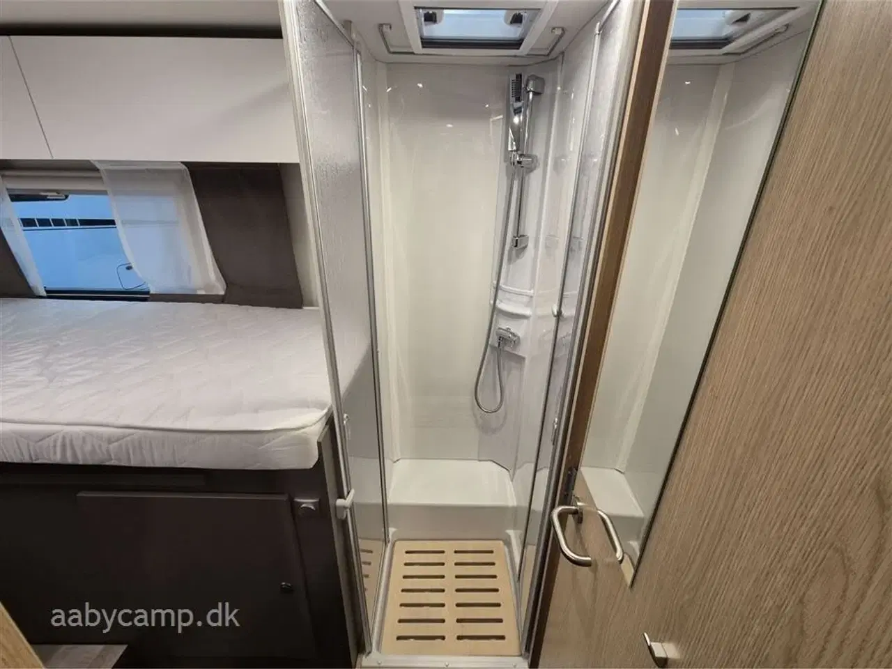 Billede 19 - 2023 - LMC Tourer H730 G Lift   Markise. solcelle. 200Ah lithium. 2000w inverter. 2x tv. Avara alarm. gulvtæppe. kompressor køleskab. Thetford ovn. gulvarme. undervognsbehandlet og lakforseglet.