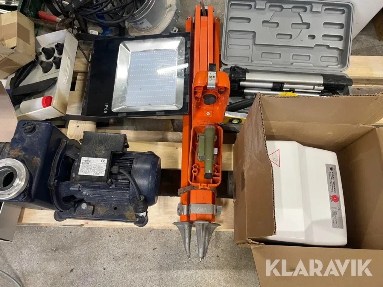 Billede 6 - Stort Lot af diverse udstyr - lamper, rotationslaser, kværn