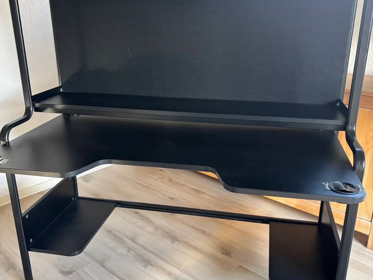 Billede 1 - FREDDE skrivebord fra Ikea
