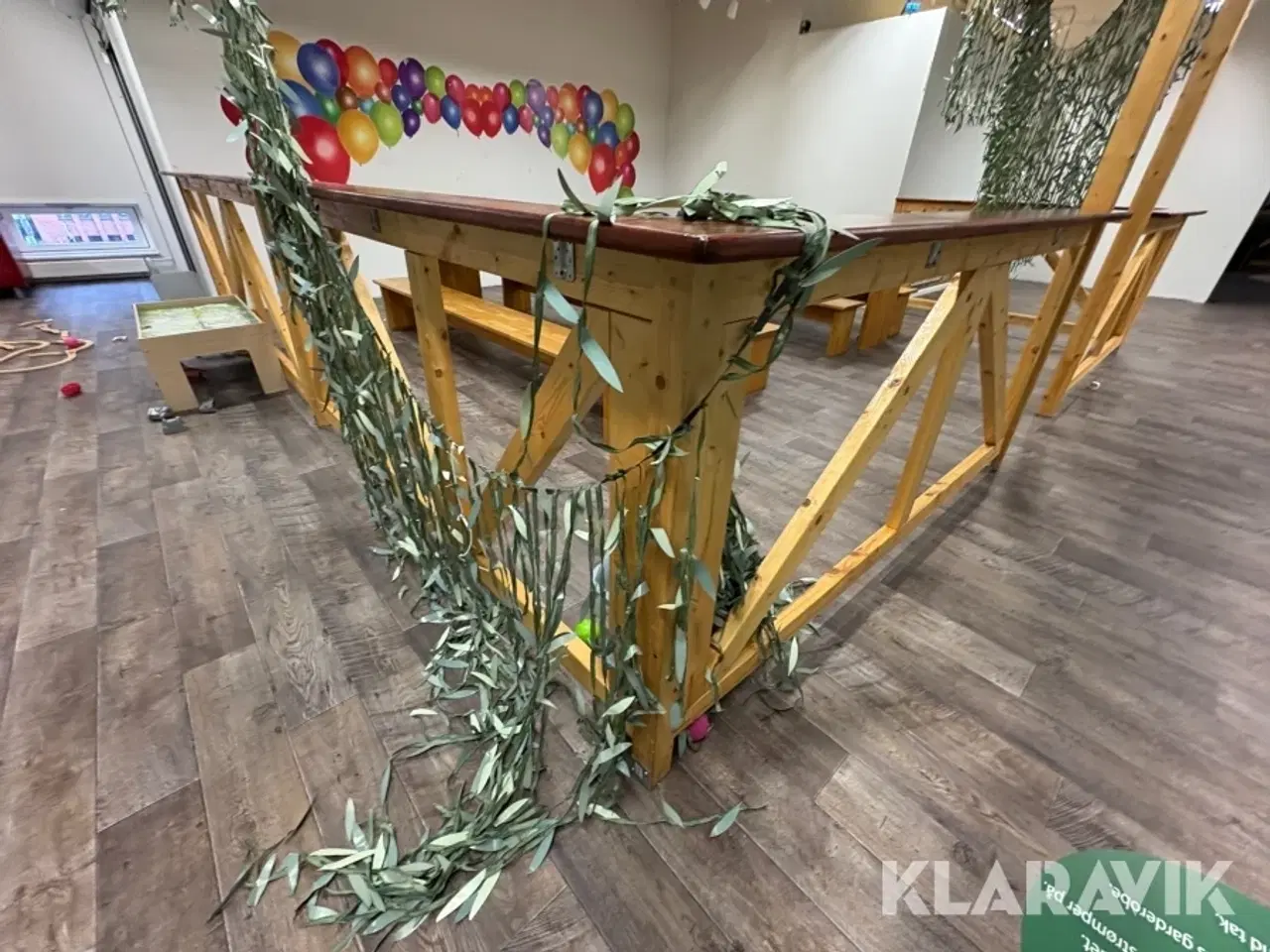 Billede 4 - Bordebænkesæt og indhegning