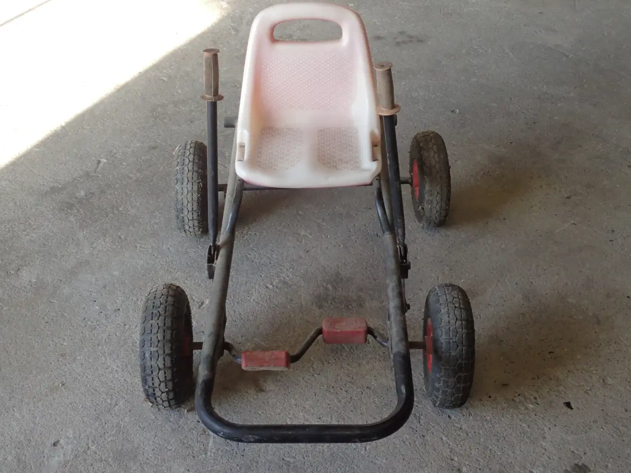 Billede 1 - Moon Cars passer fra ca. 3 år til 9 år.