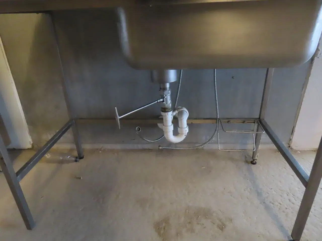 Billede 4 - Stålbord med håndvask og armatur