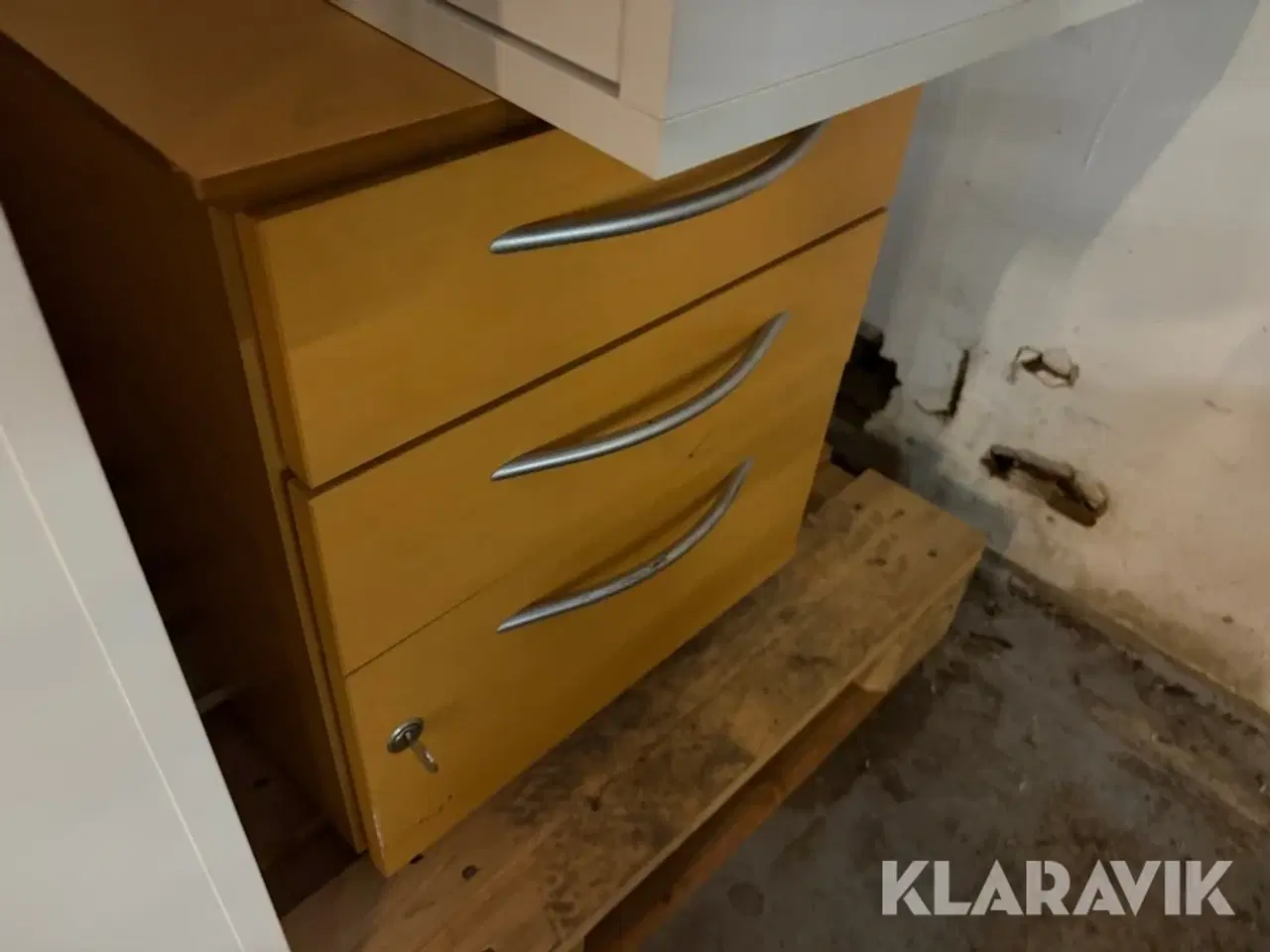 Billede 4 - Lot med kontormøbler - 9 paller