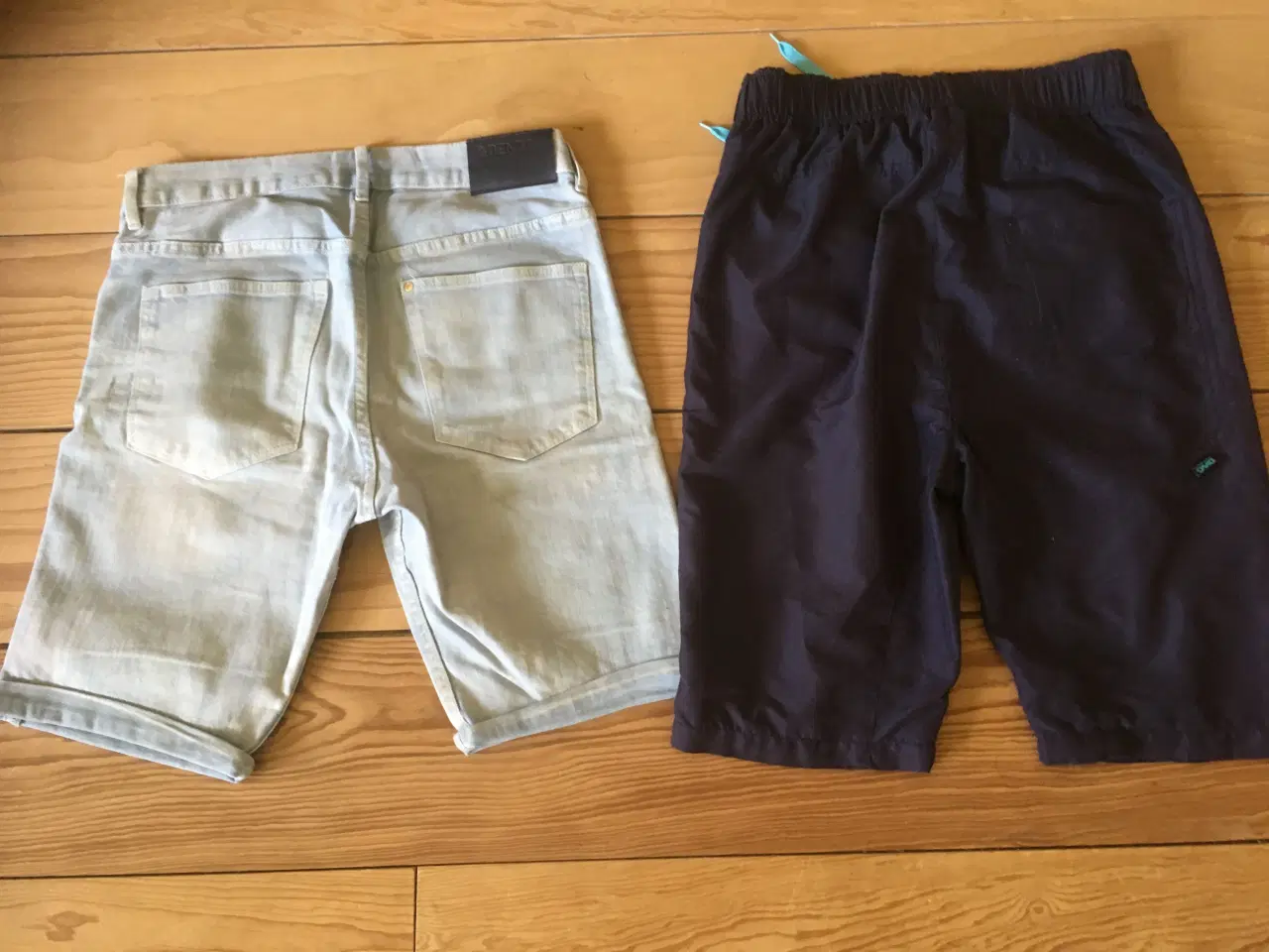 Billede 2 - shorts + badeshorts str 12-14 år, kr 100 inkl frag