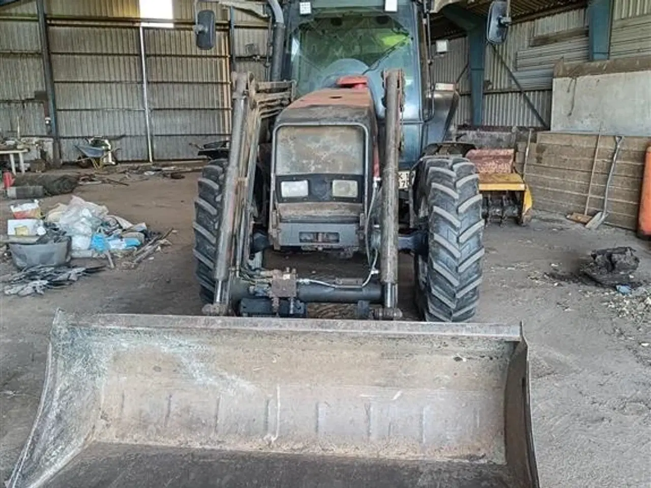 Billede 3 - Valtra 6750 frontlæsser, skovl, storsækkeløfter og betonvægtklods