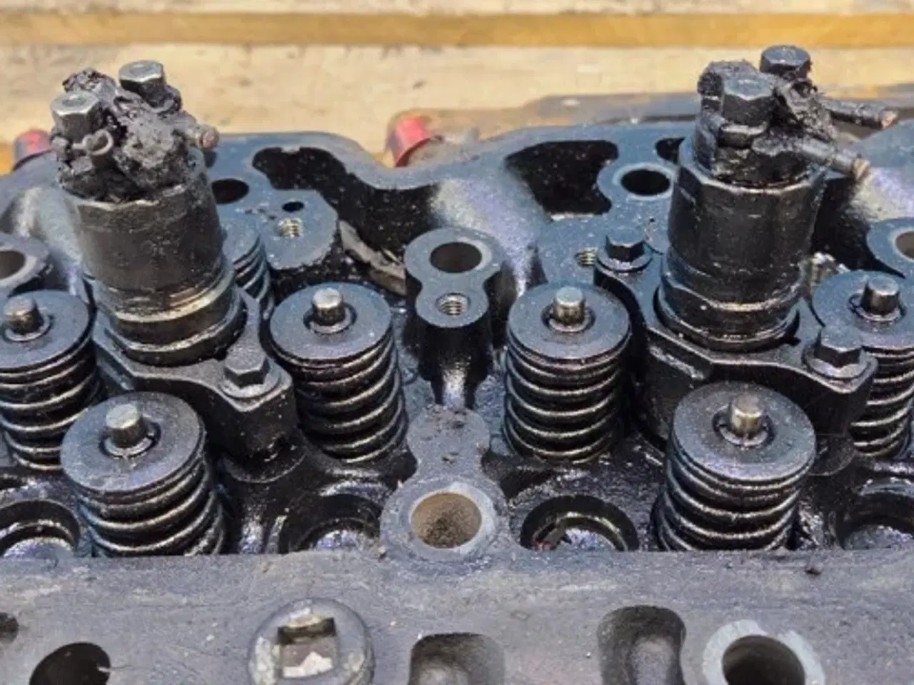 Billede 11 - Case 821E Cylinderhoved 2831279