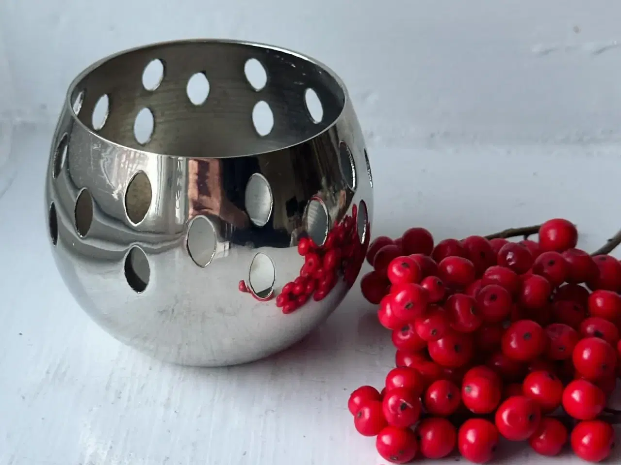 Billede 3 - Kuglestage, sølvtone m aflange huller