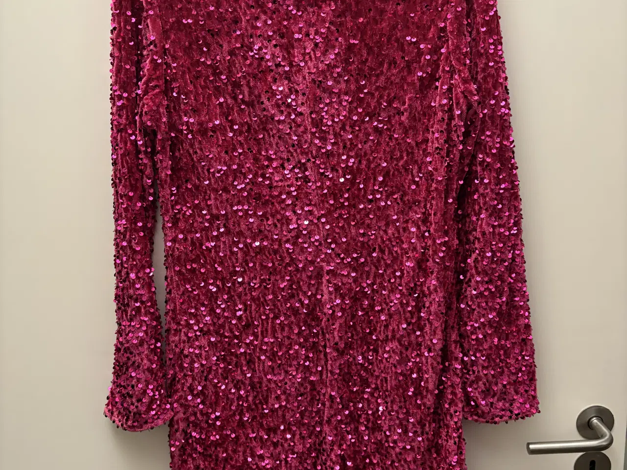 Billede 3 - Glitter kjole fra villa