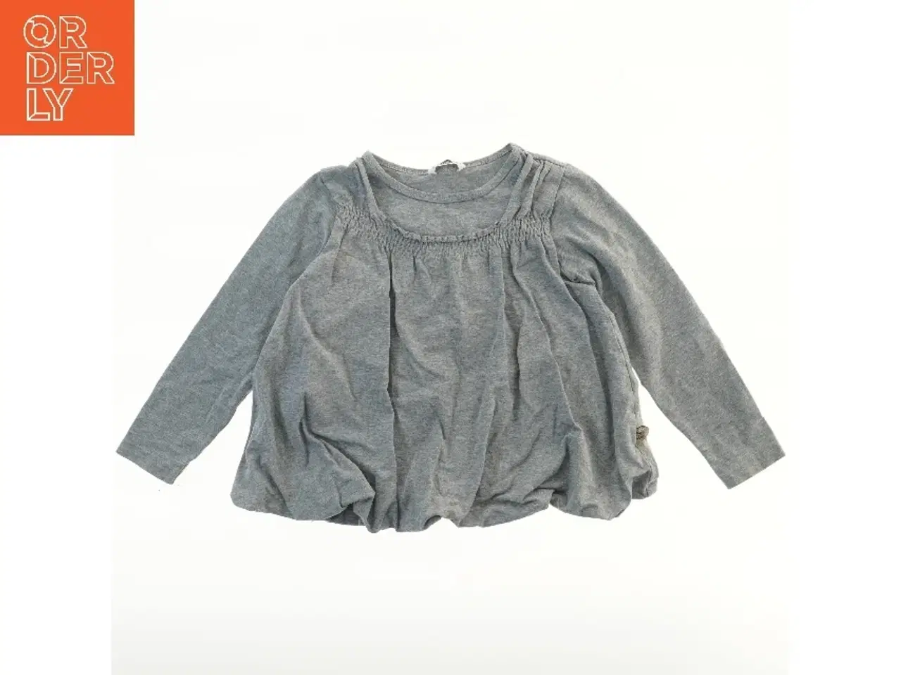 Billede 1 - Grå langærmet bluse med rynkedetaljer fra Pomp de Lux (str. 110)