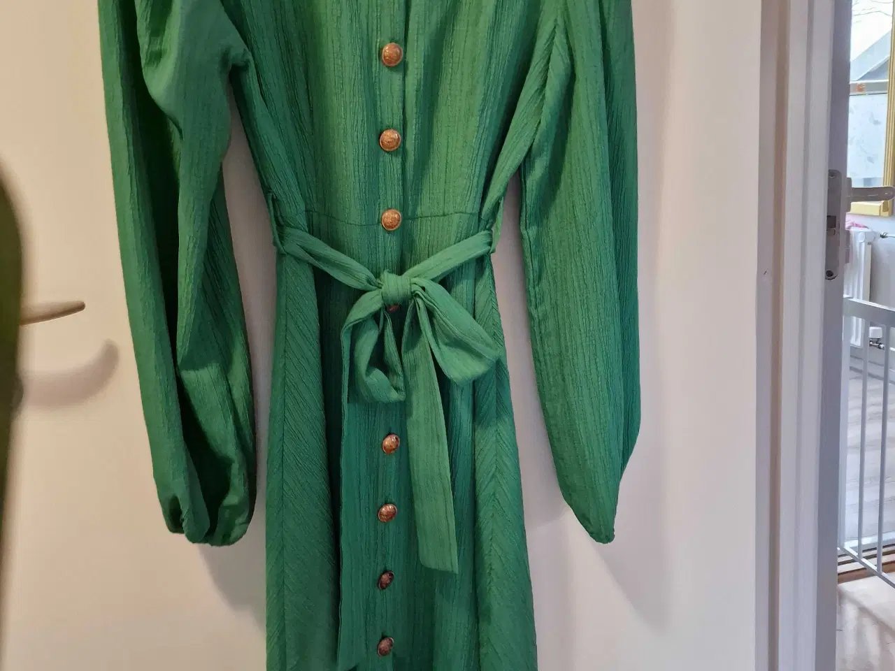 Billede 10 - Kjoler, nederdel og bluser sælges