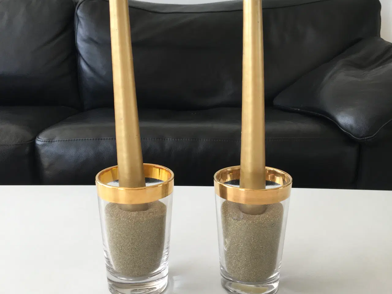 Billede 1 - 2 fine elegante lysestager med guldkant fra Ilum.